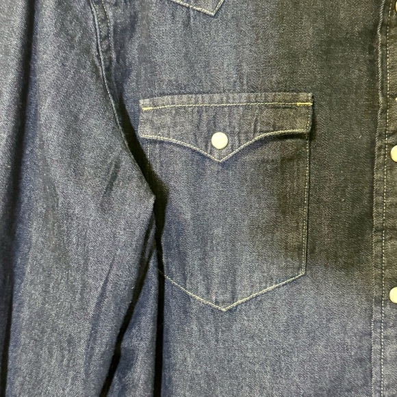 Levi's Dark Blue Button Down Shirt - Picture 8 of 9